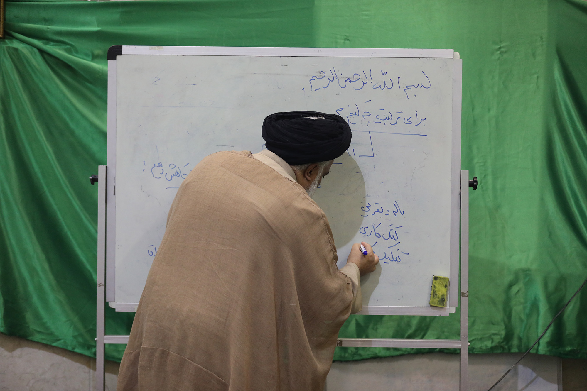 جلسات اولیا استاد تراشیون مدرسه علمی تربیتی ایمان ماندگار